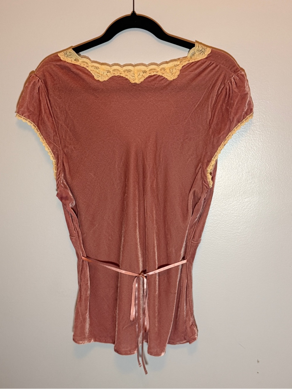 GAP Vintage Women's Dusty Rose Lace-Trim Velvet Short Sleeve Top - Picture 3 of 10